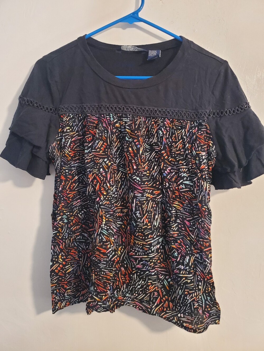 Lifestyle Petite Black Blouse With Ruffle Sleeves And Multicolor Print
